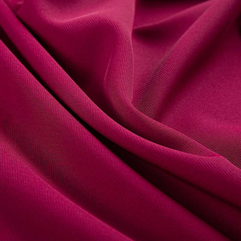 DS382 লাল 272GSM নিস্তেজ ম্যাট ফিলামেন্ট টুইল ফ্যাব্রিক, পলিয়েস্টার চার-পার্শ্বযুক্ত প্রসারিত, ত্বক-বান্ধব ড্রেপ, বলি-প্রতিরোধী এবং পরিধান-প্রতিরোধী